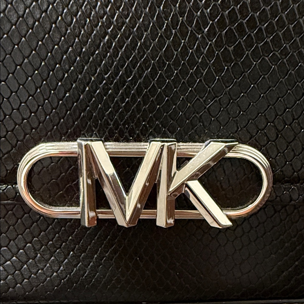 Michael Kors Black Shoulder Bag with Chain Strap - Picture 2 of 10